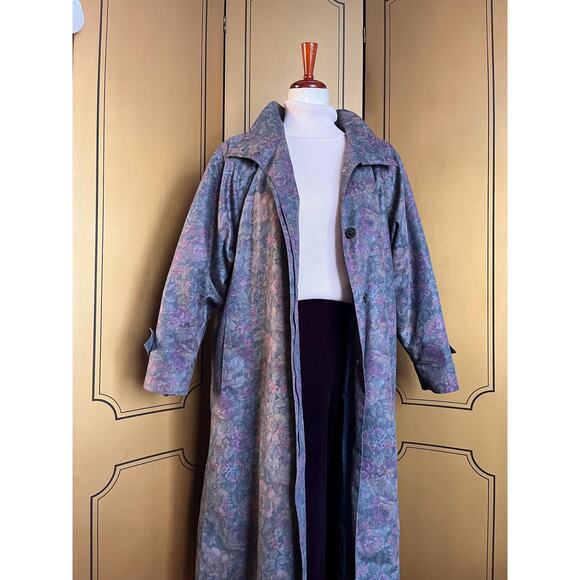 London Fog Jackets & Blazers - Vintage London Fog rain coat with flowers, size 10P